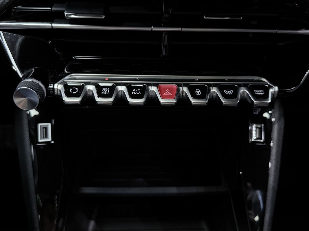 Peugeot 2008 2022 - фото автомобиля