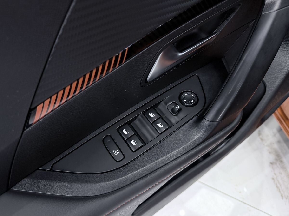 Peugeot 2008 2022 - фото автомобиля
