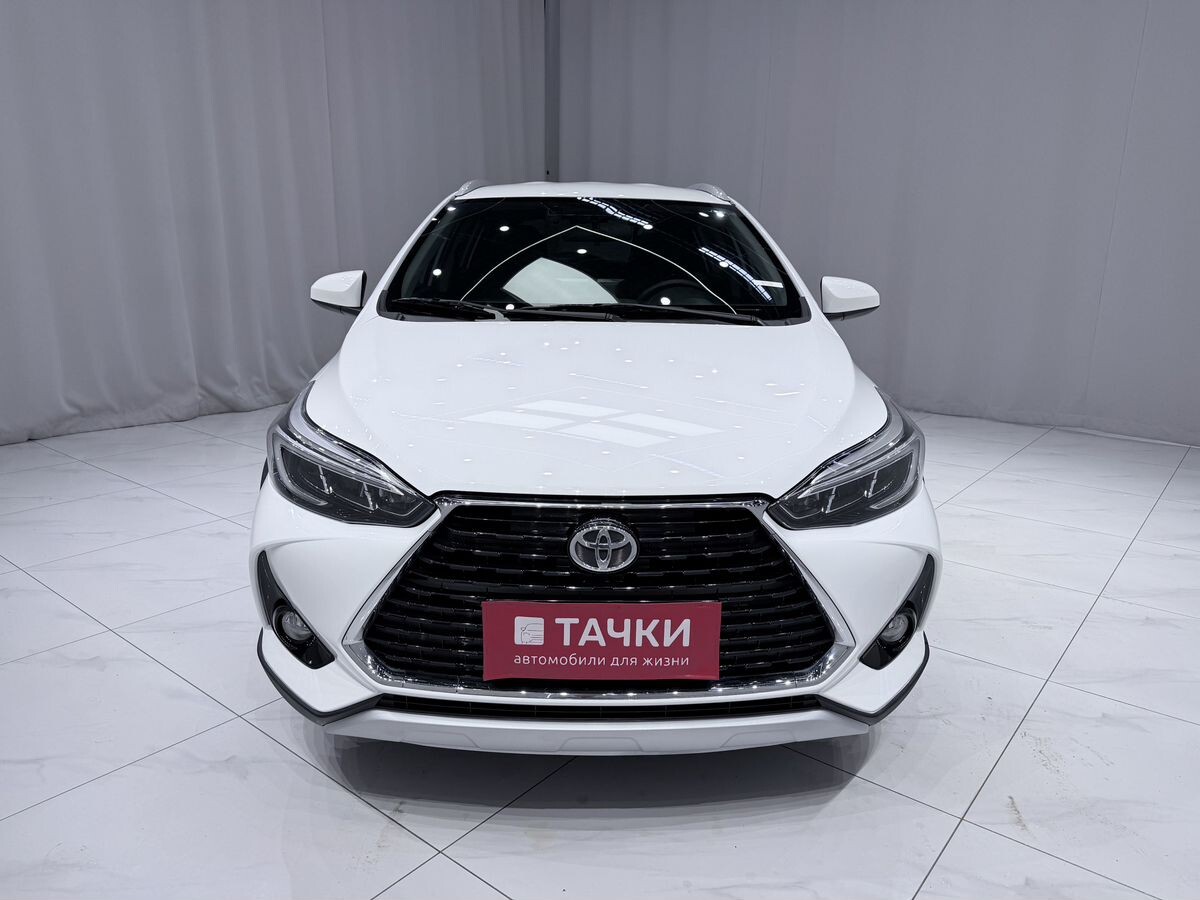 Toyota Yaris 2022 - фото автомобиля