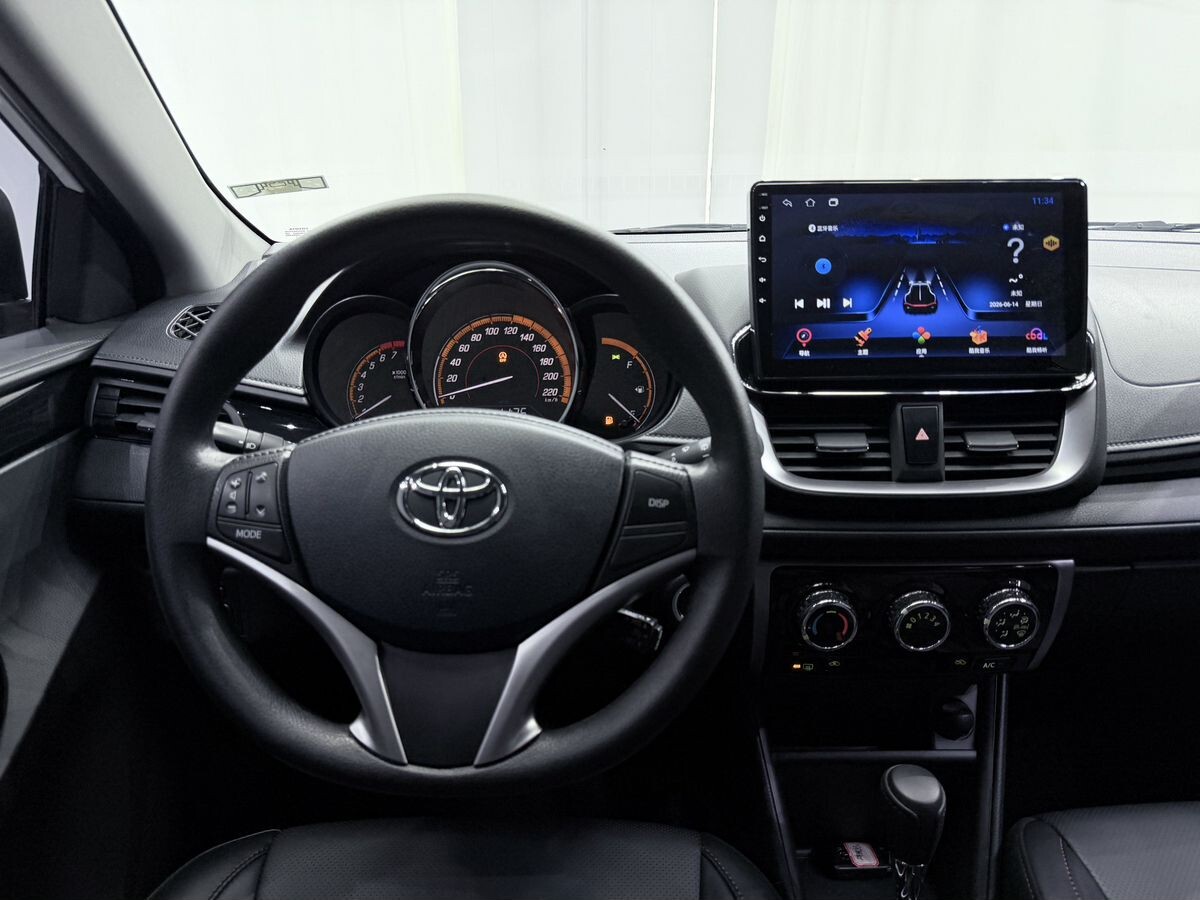 Toyota Yaris 2022 - фото автомобиля