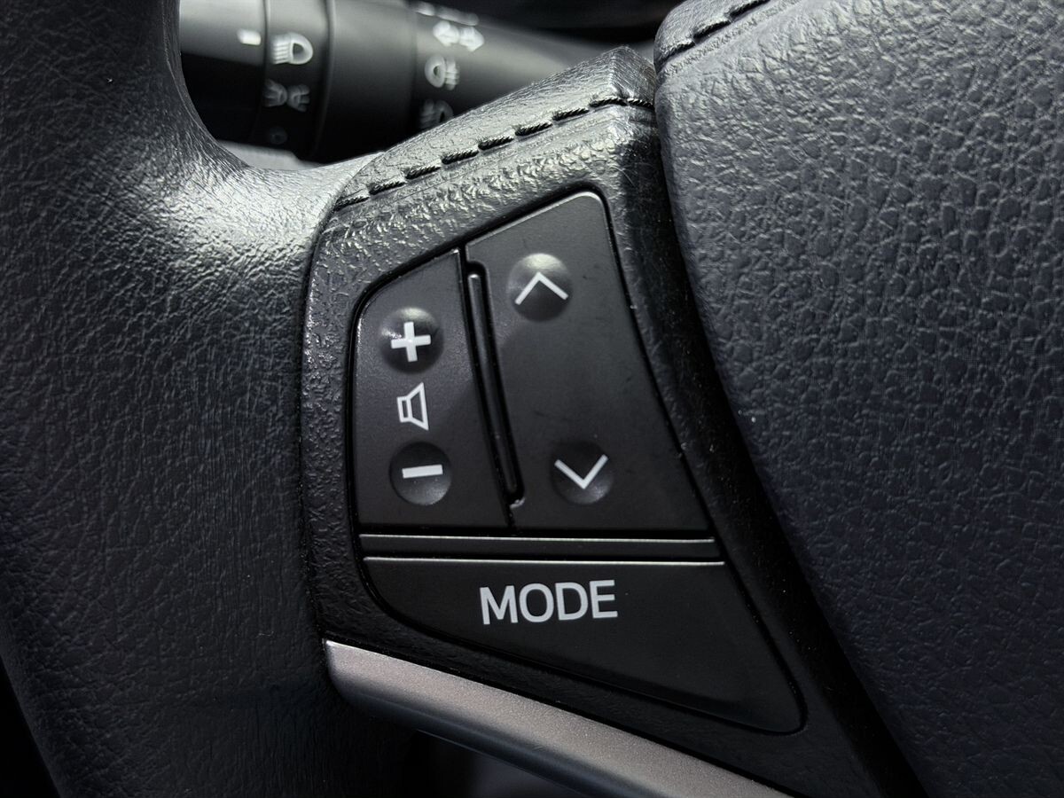 Toyota Yaris 2022 - фото автомобиля