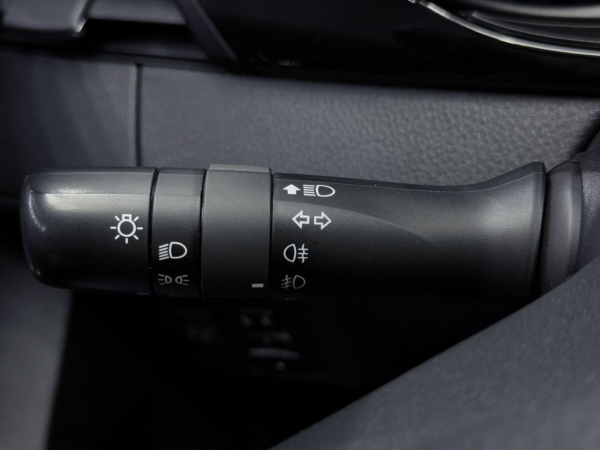 Toyota Yaris 2022 - фото автомобиля