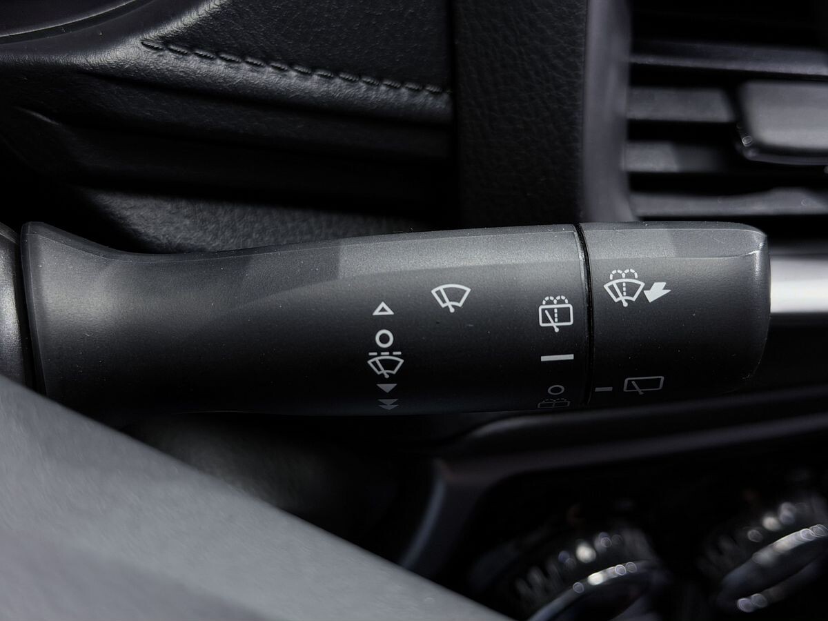 Toyota Yaris 2022 - фото автомобиля
