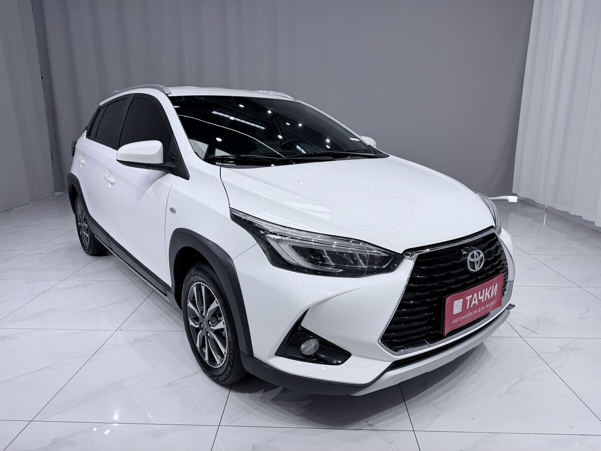 Toyota Yaris 2022 - фото автомобиля