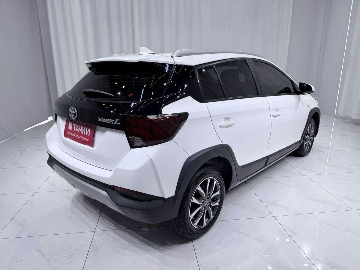 Toyota Yaris 2022 - фото автомобиля