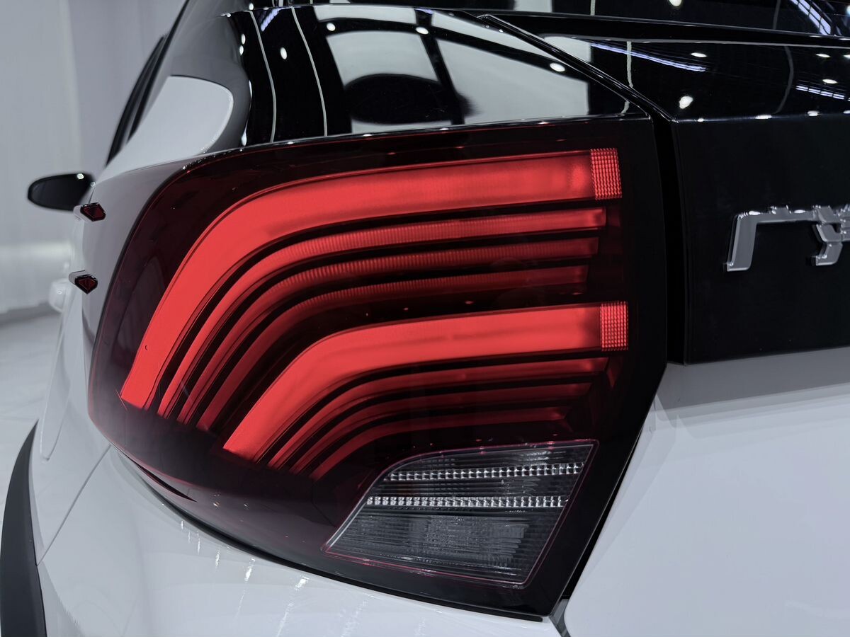 Toyota Yaris 2022 - фото автомобиля