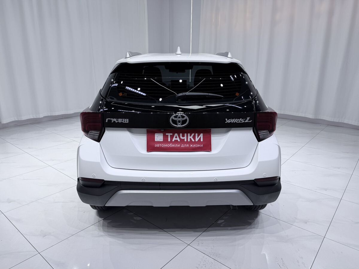 Toyota Yaris 2022 - фото автомобиля