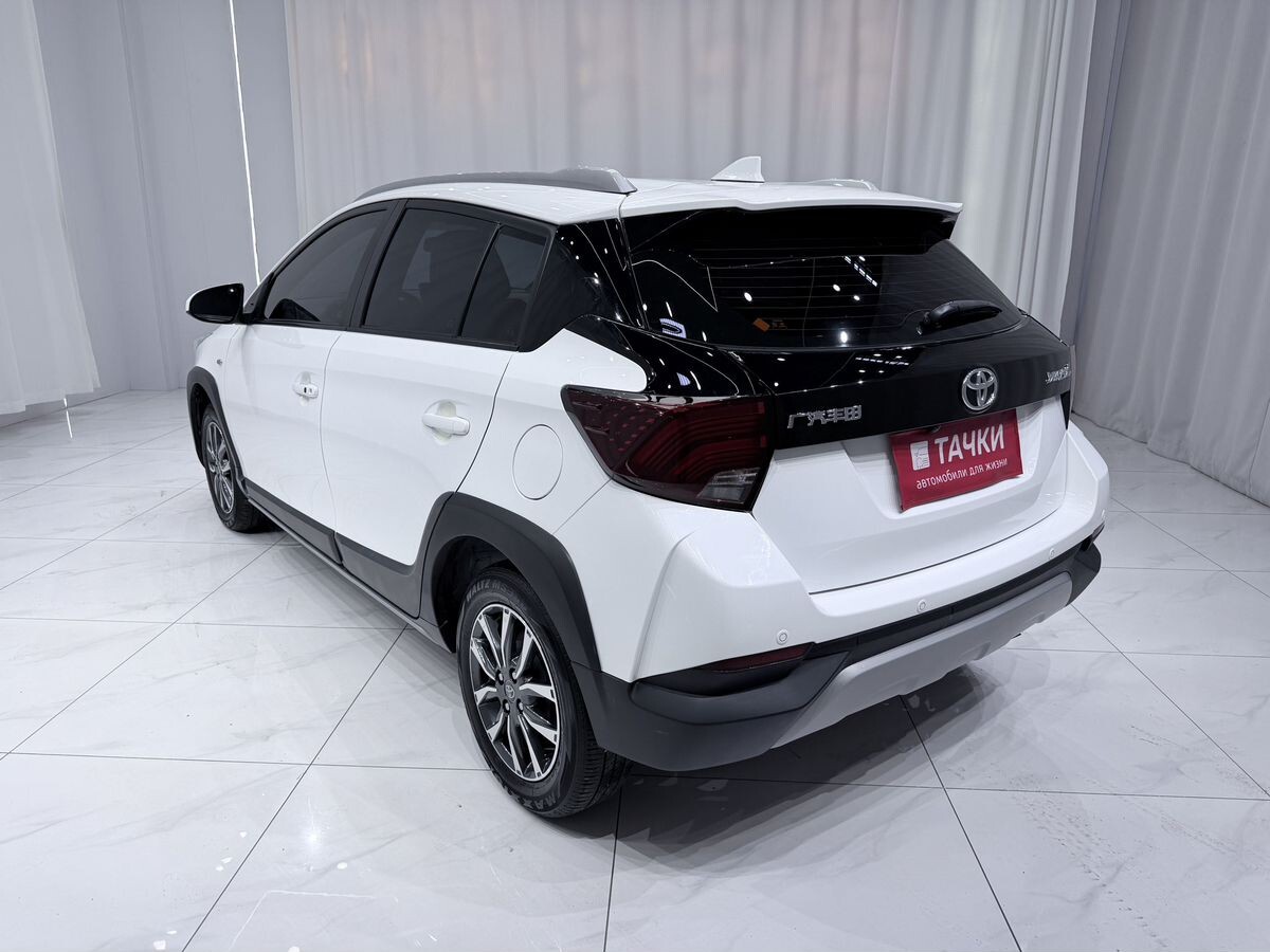 Toyota Yaris 2022 - фото автомобиля