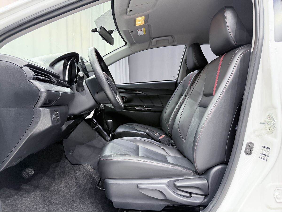 Toyota Yaris 2022 - фото автомобиля