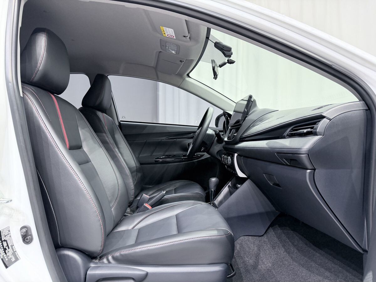 Toyota Yaris 2022 - фото автомобиля