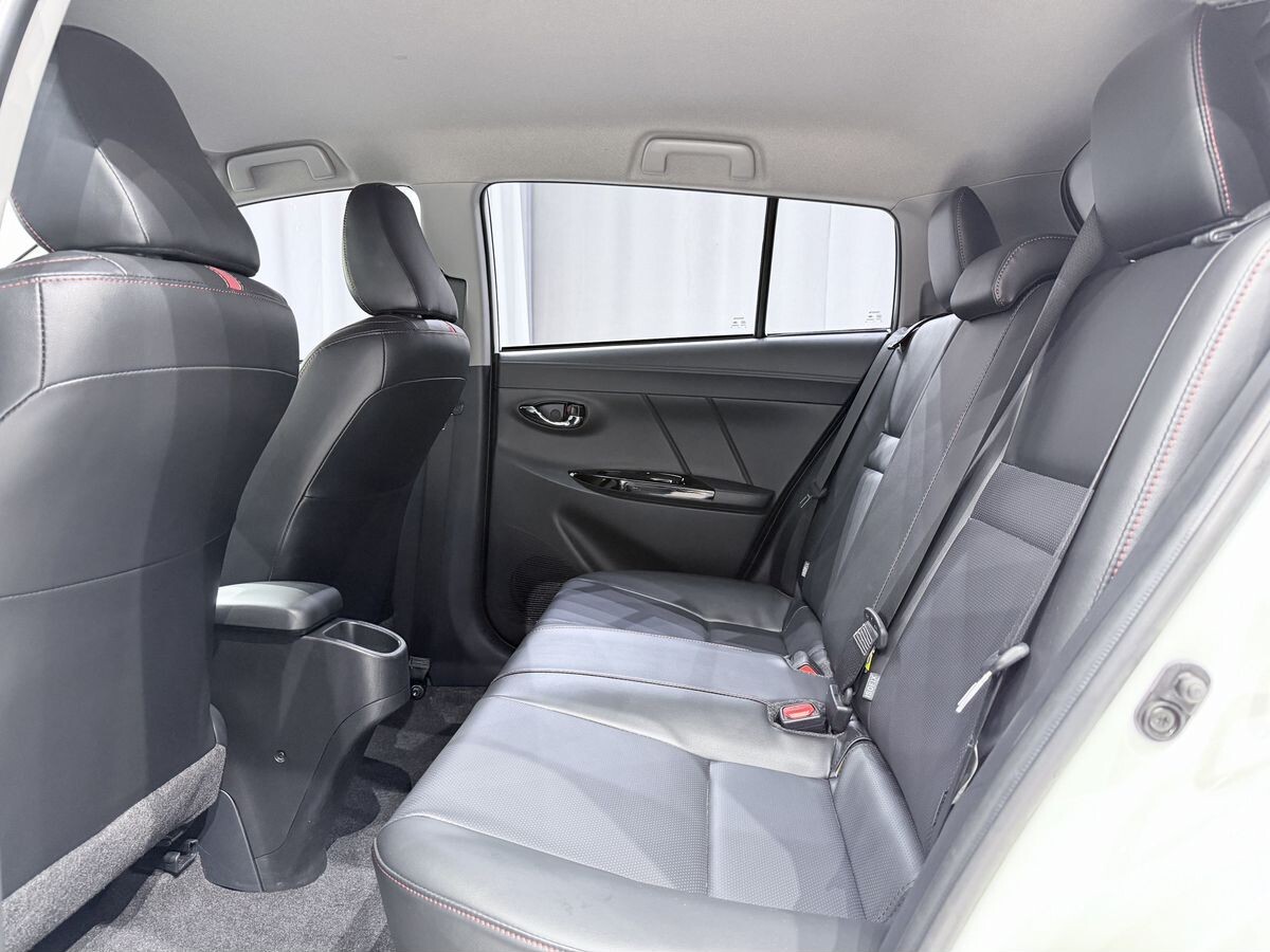 Toyota Yaris 2022 - фото автомобиля