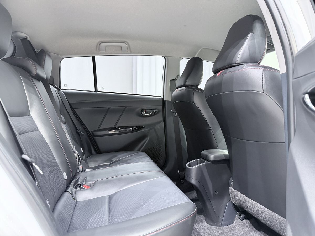 Toyota Yaris 2022 - фото автомобиля
