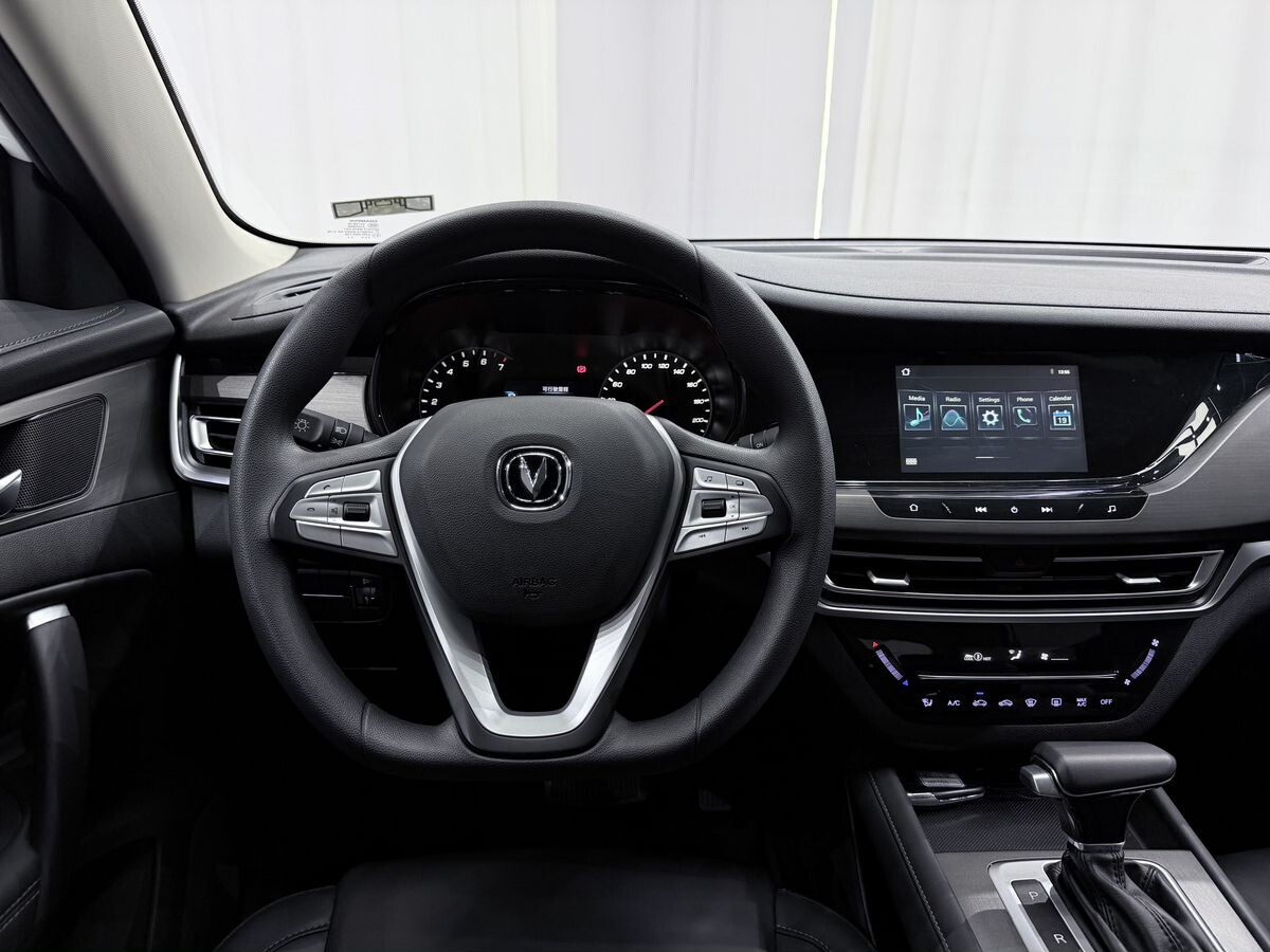 Changan CS35 Plus 2022 - фото автомобиля