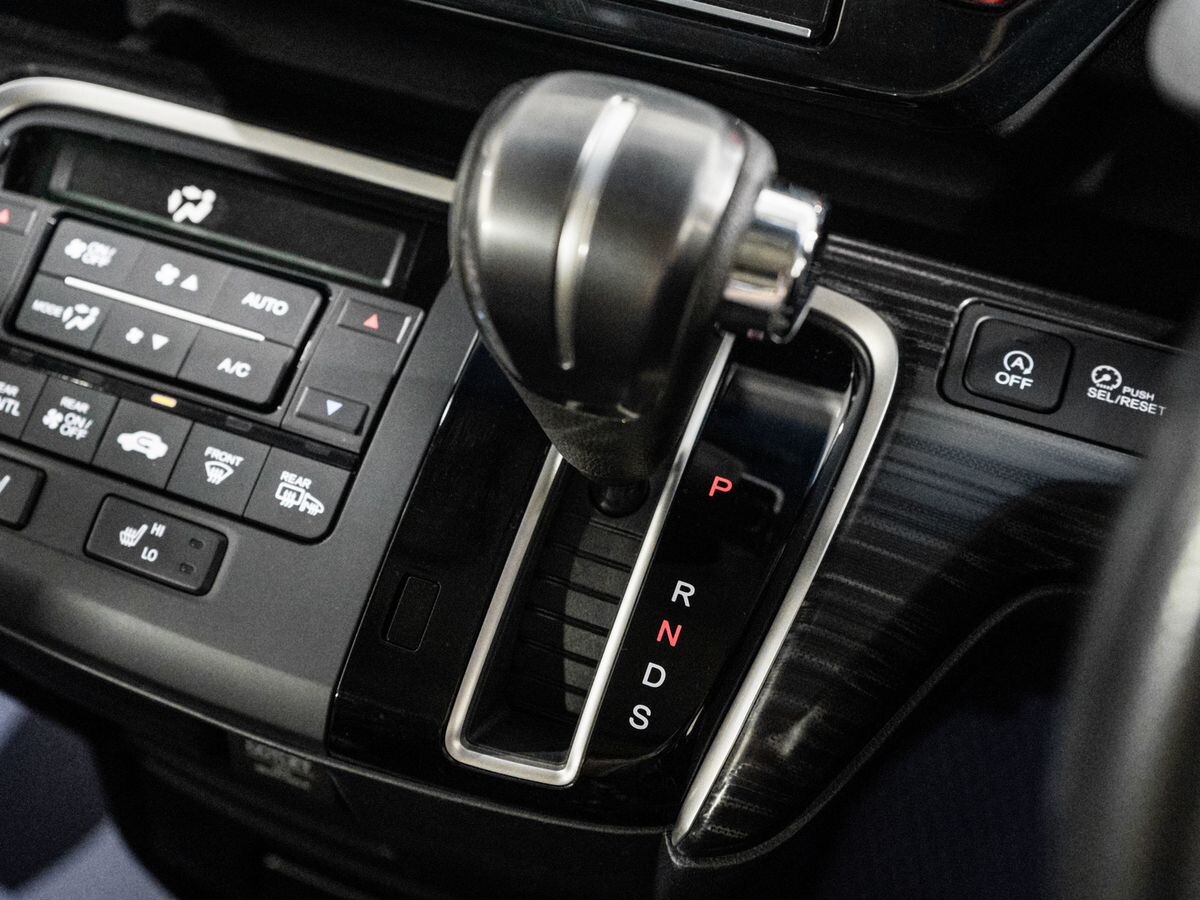 Honda Stepwgn 2015 - фото автомобиля