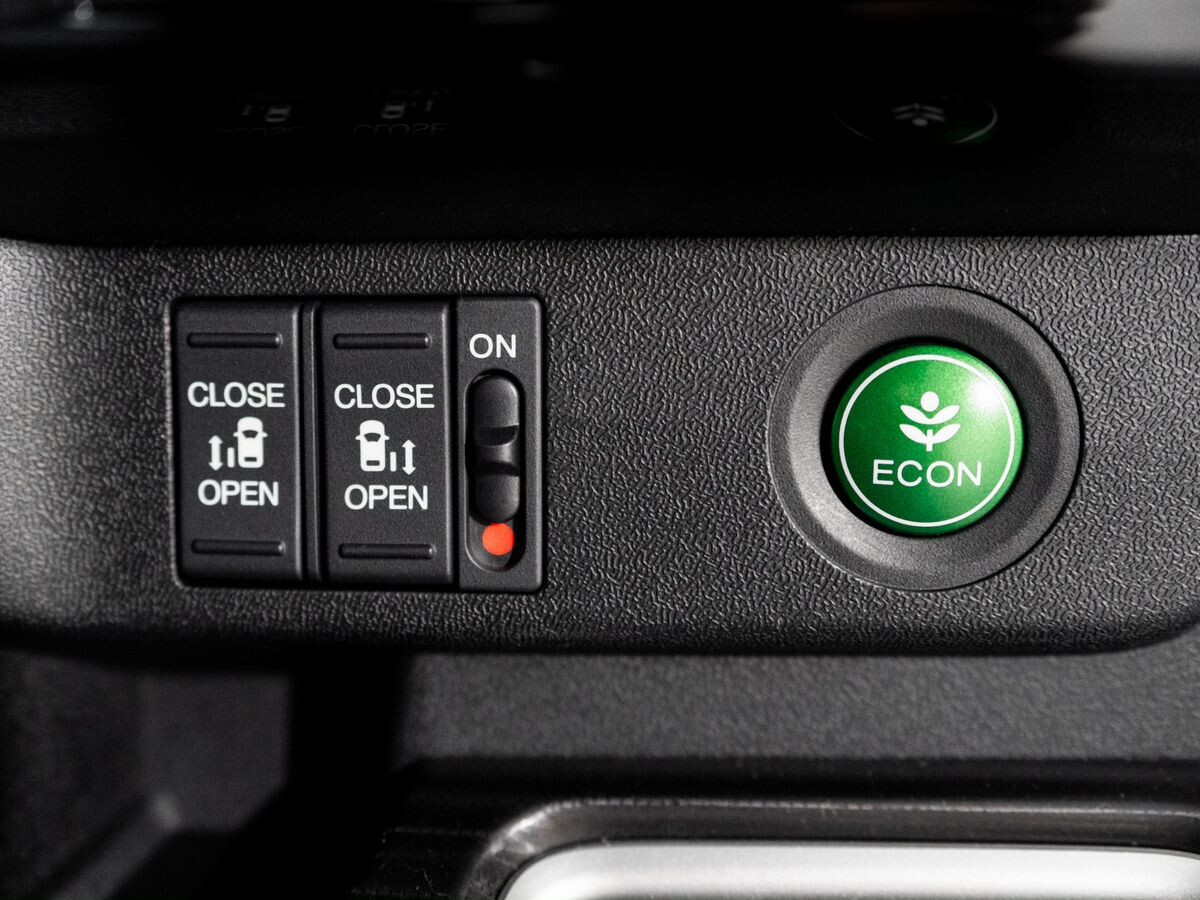 Honda Stepwgn 2015 - фото автомобиля