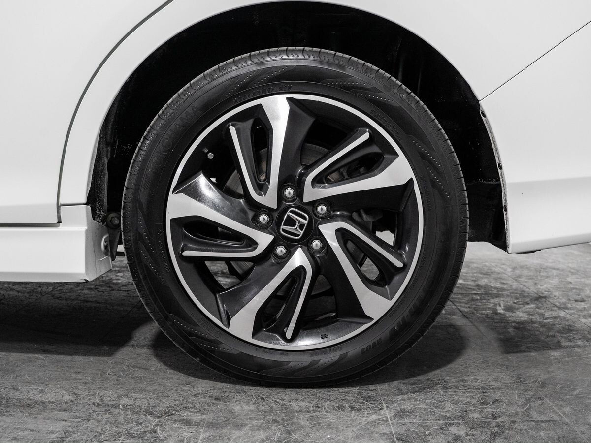 Honda Stepwgn 2015 - фото автомобиля