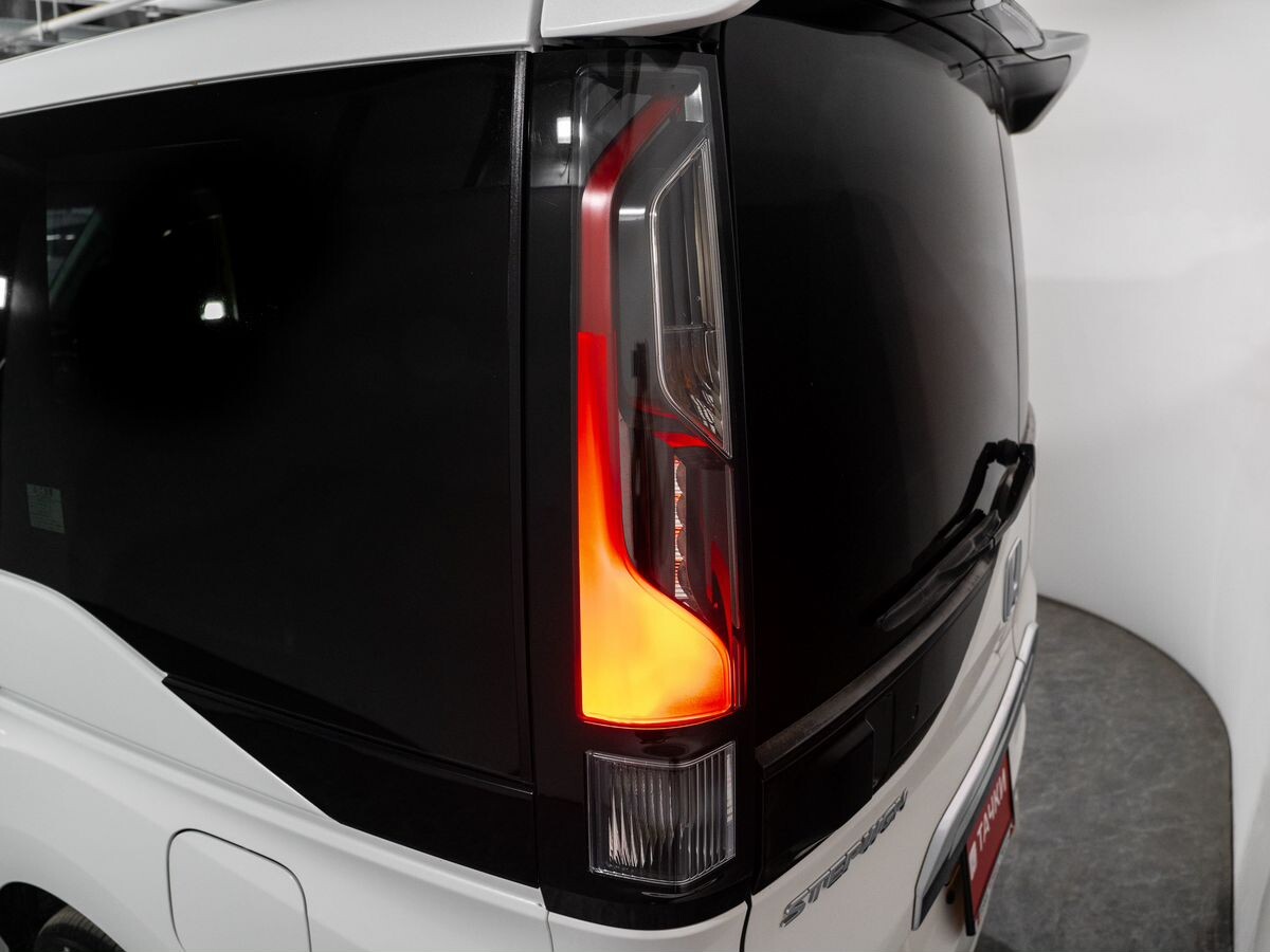 Honda Stepwgn 2015 - фото автомобиля