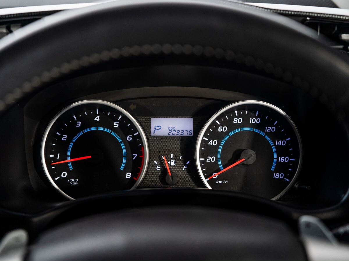 Toyota Wish 2011 - фото автомобиля