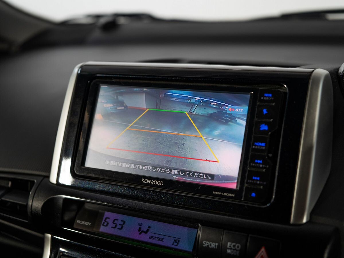 Toyota Wish 2011 - фото автомобиля