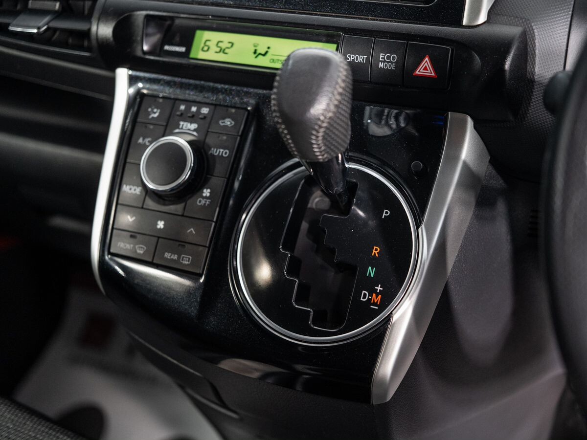 Toyota Wish 2011 - фото автомобиля