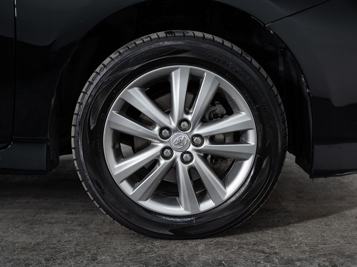 Toyota Wish 2011 - фото автомобиля