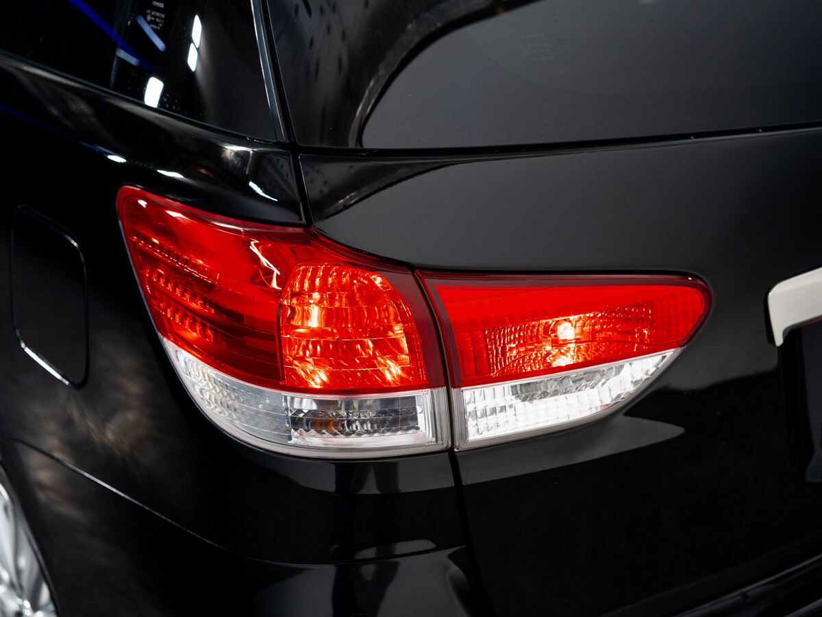Toyota Wish 2011 - фото автомобиля