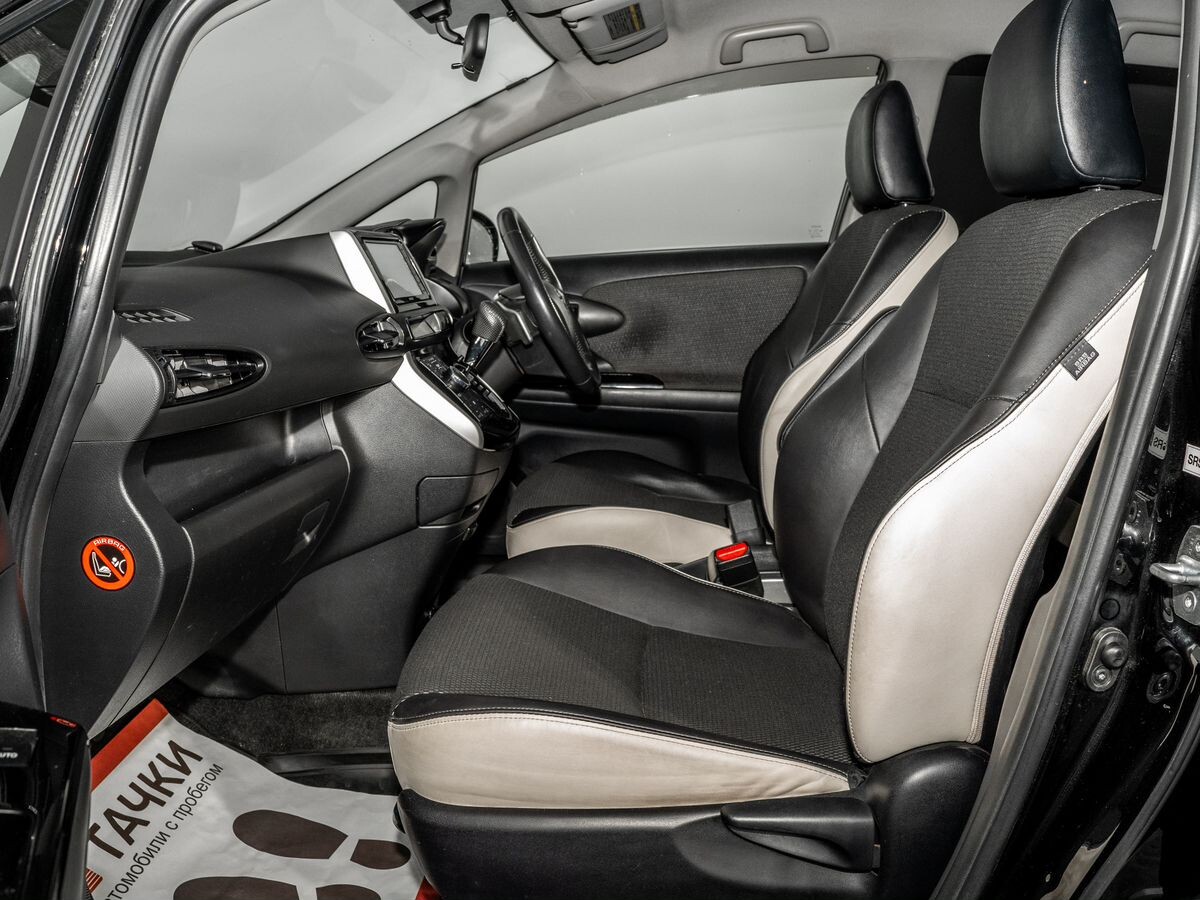 Toyota Wish 2011 - фото автомобиля