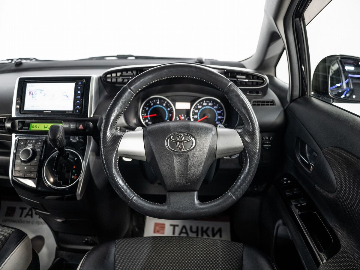 Toyota Wish 2011 - фото автомобиля