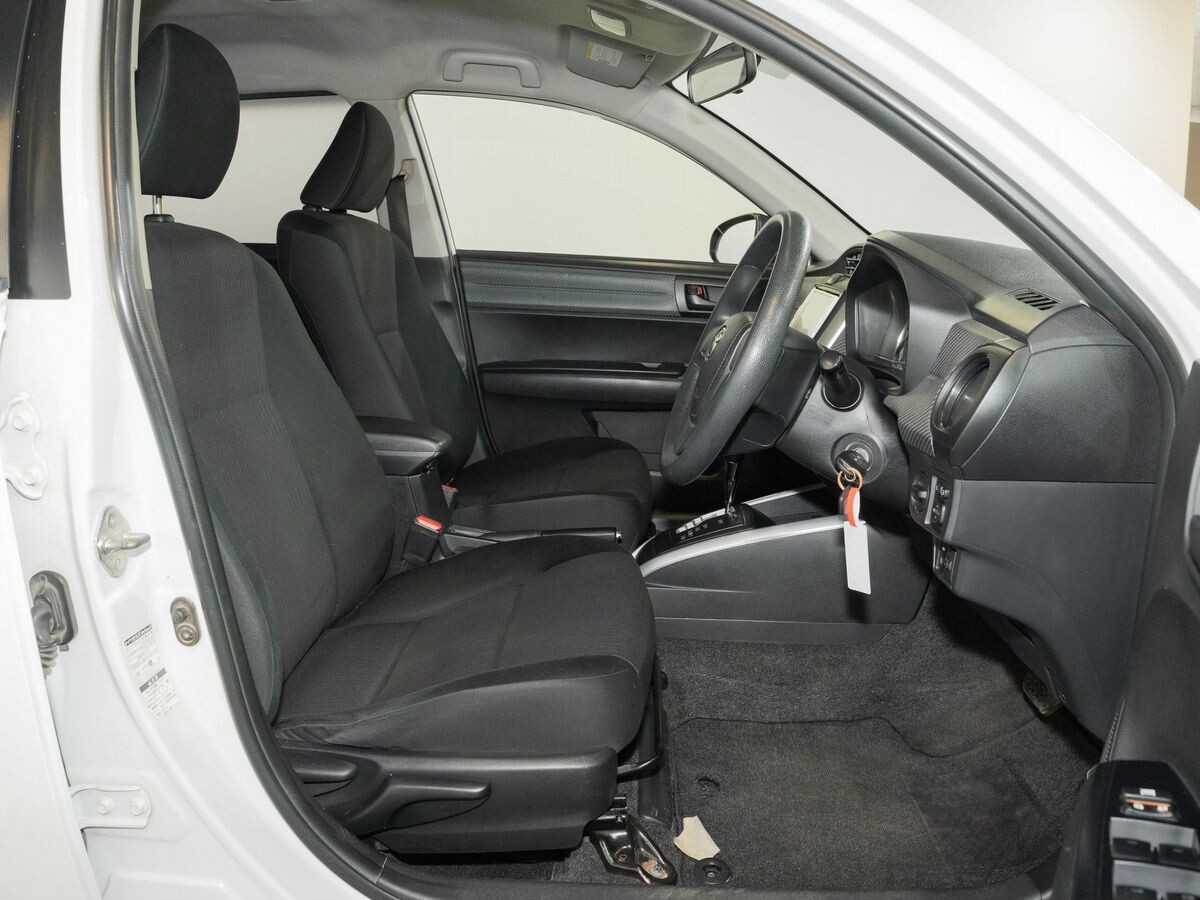 Toyota Corolla Fielder 2013 - фото автомобиля