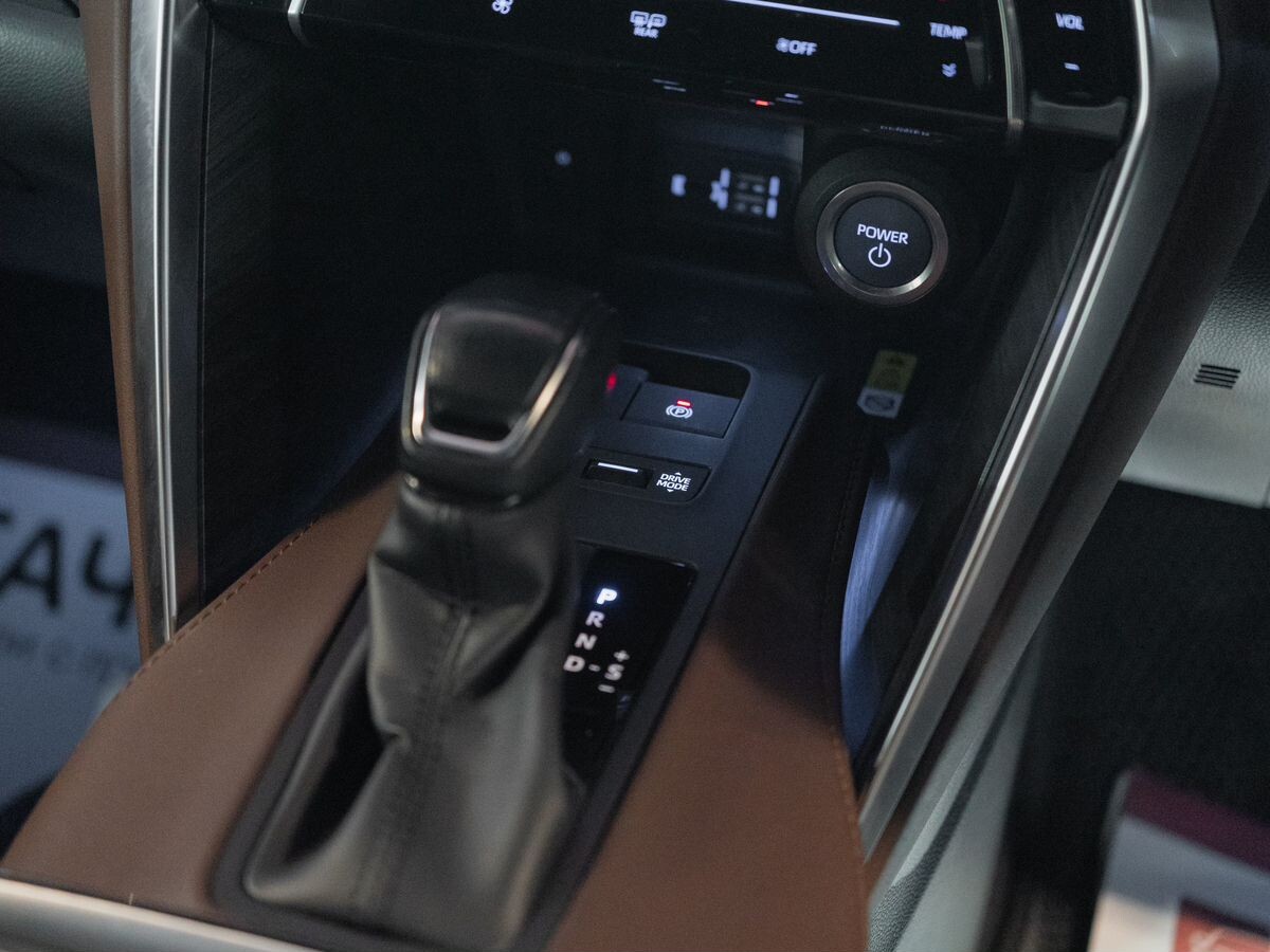 Toyota Harrier 2021 - фото автомобиля