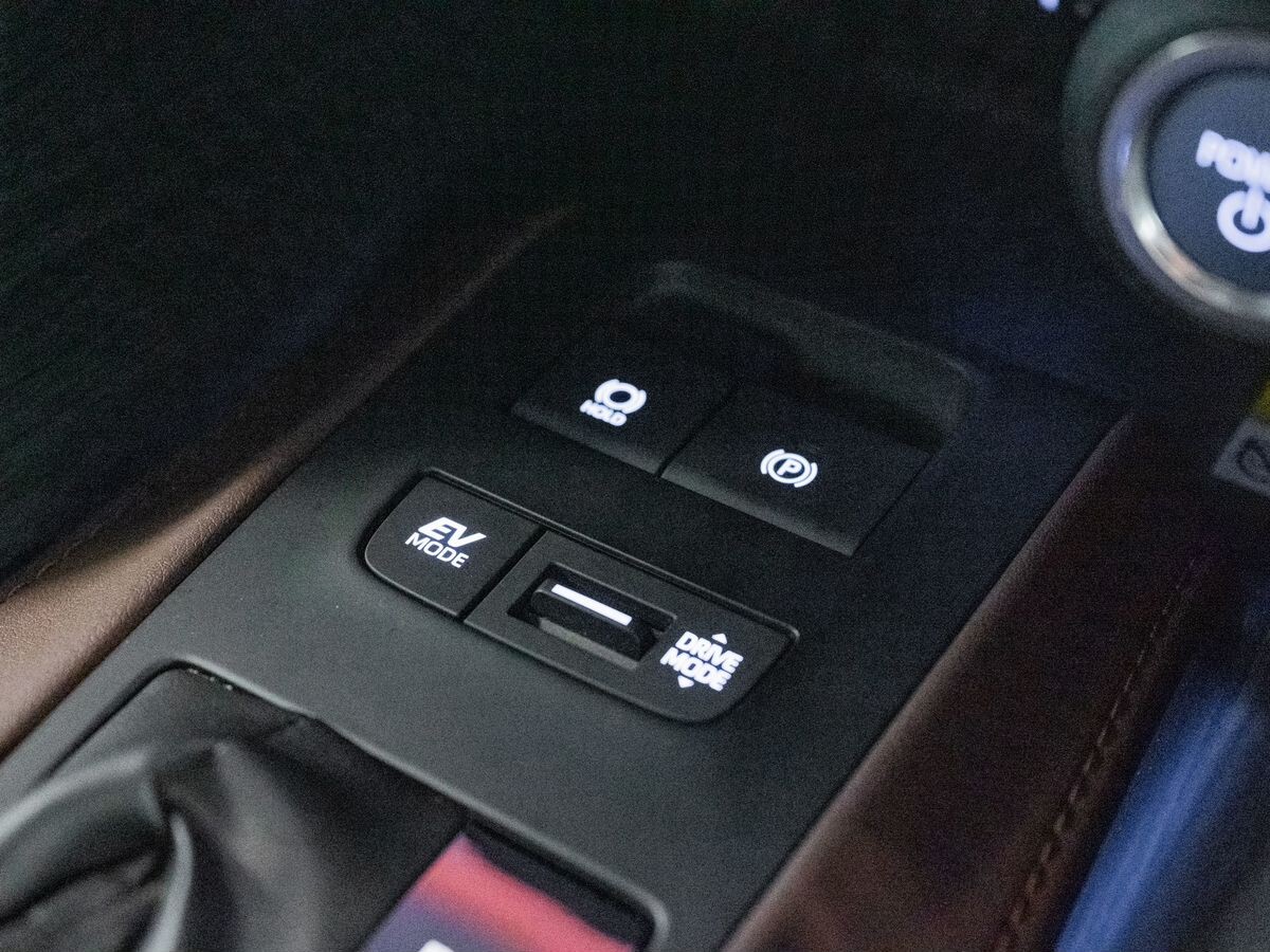 Toyota Harrier 2021 - фото автомобиля