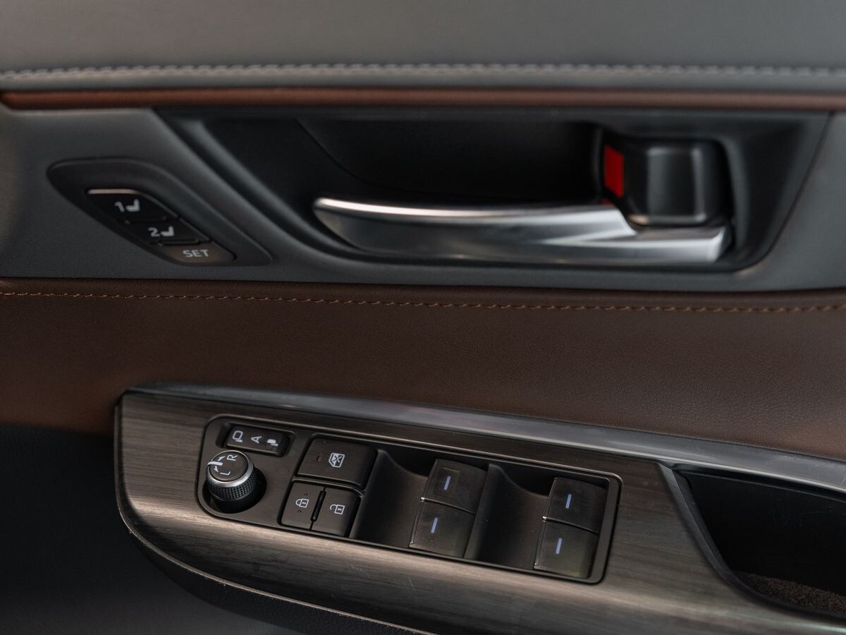 Toyota Harrier 2021 - фото автомобиля
