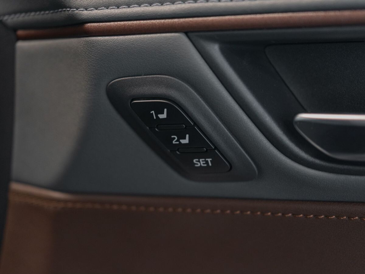Toyota Harrier 2021 - фото автомобиля