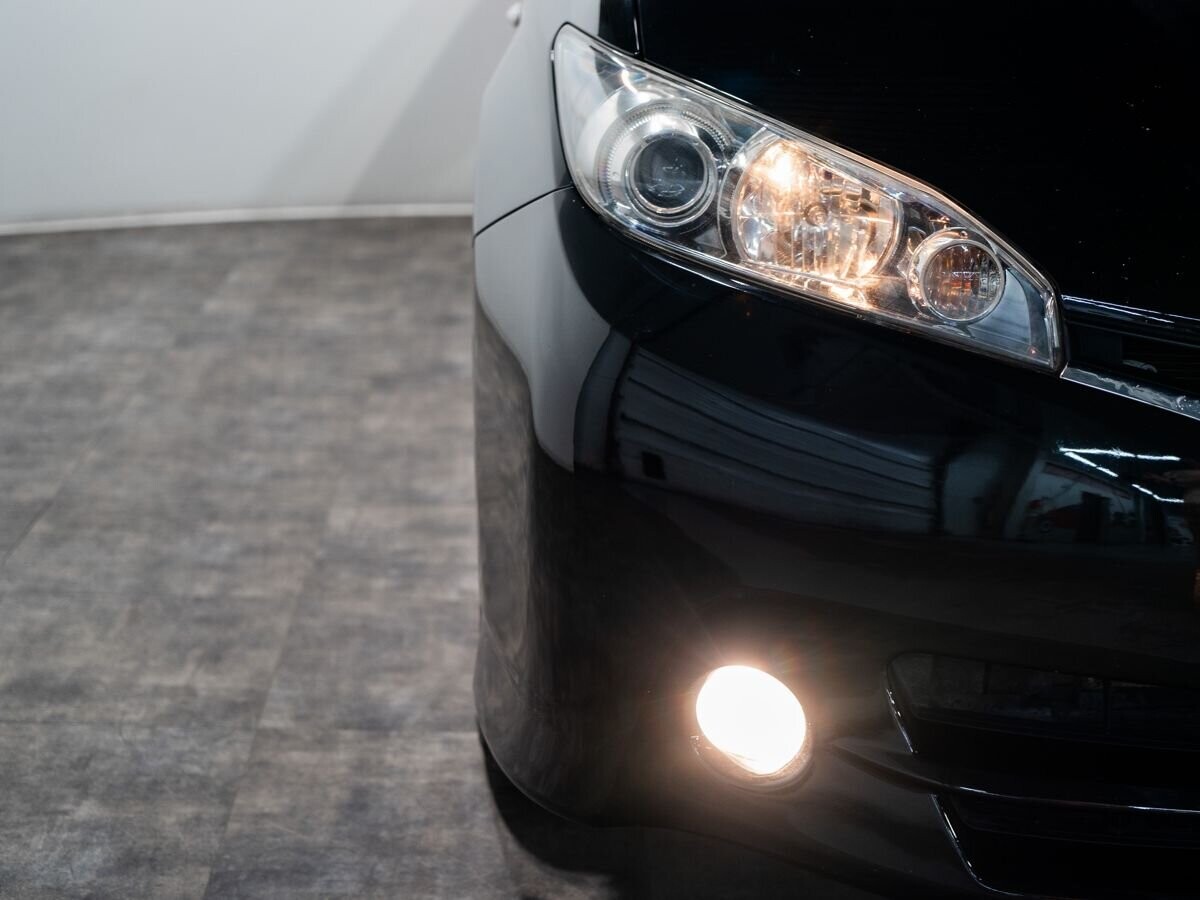 Toyota Wish 2012 - фото автомобиля