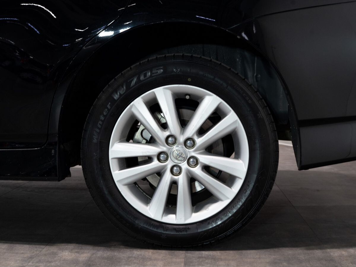 Toyota Wish 2012 - фото автомобиля