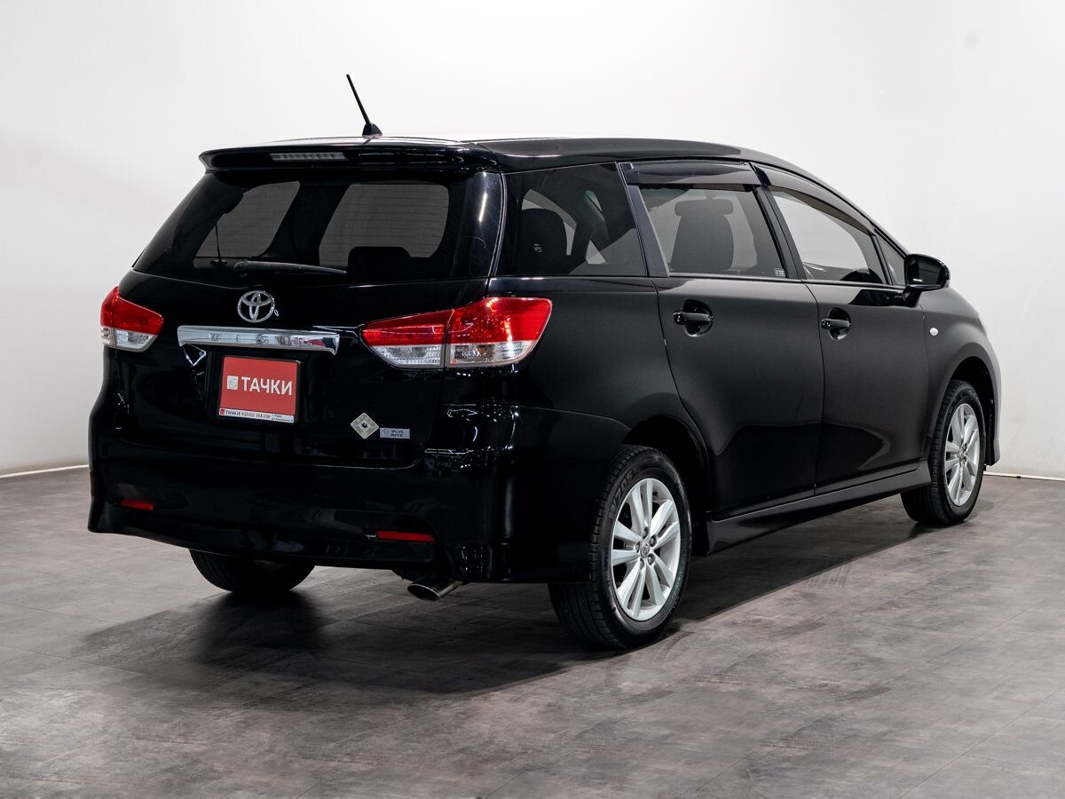 Toyota Wish 2012 - фото автомобиля