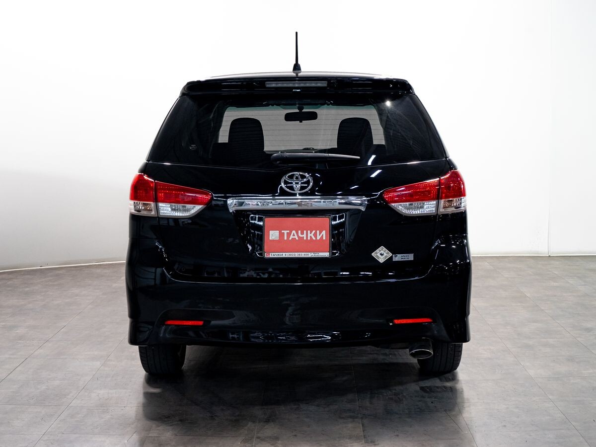 Toyota Wish 2012 - фото автомобиля