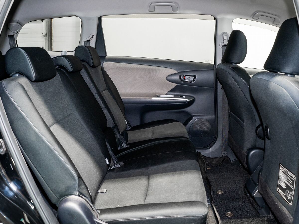 Toyota Wish 2012 - фото автомобиля
