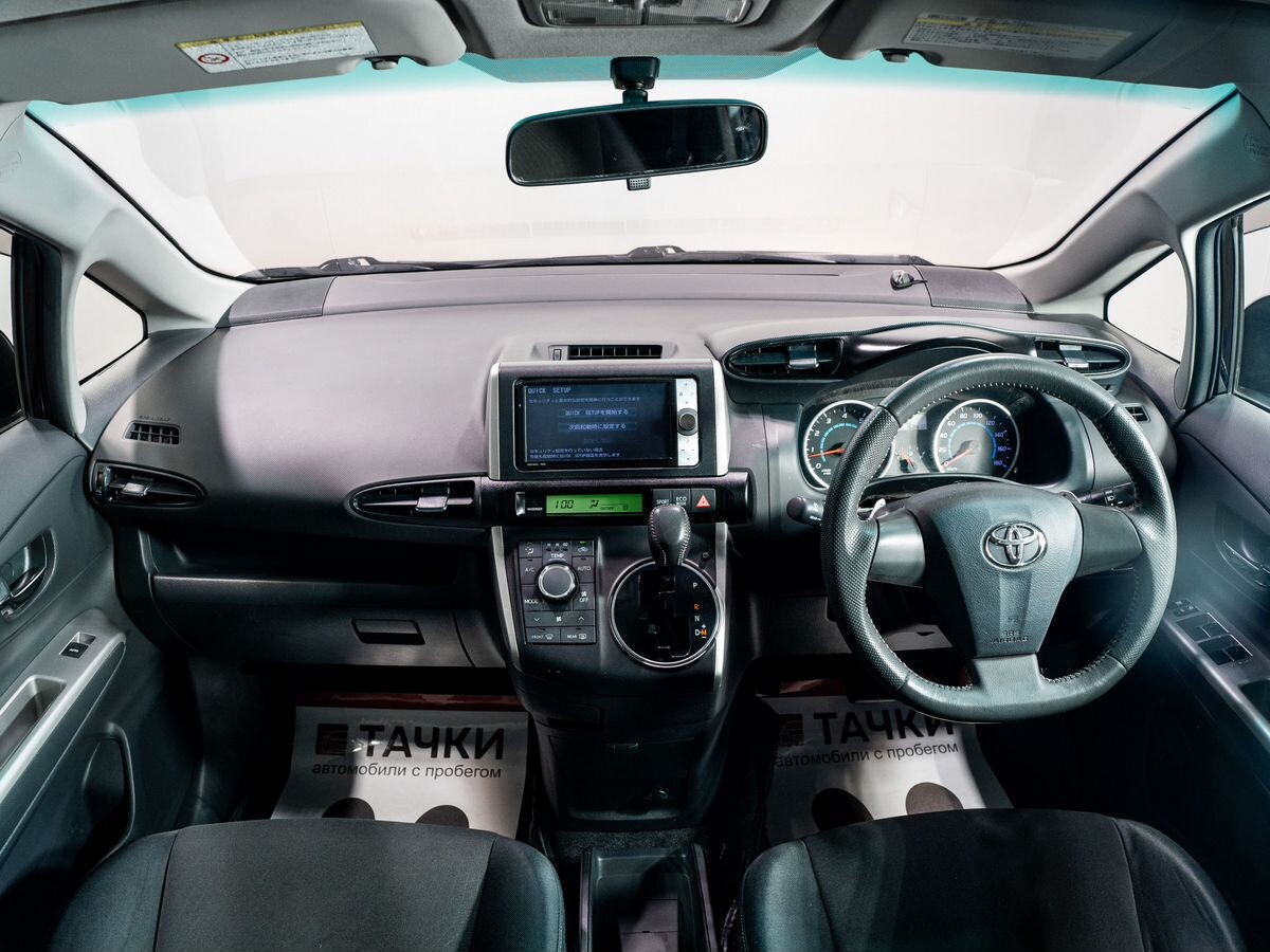 Toyota Wish 2012 - фото автомобиля
