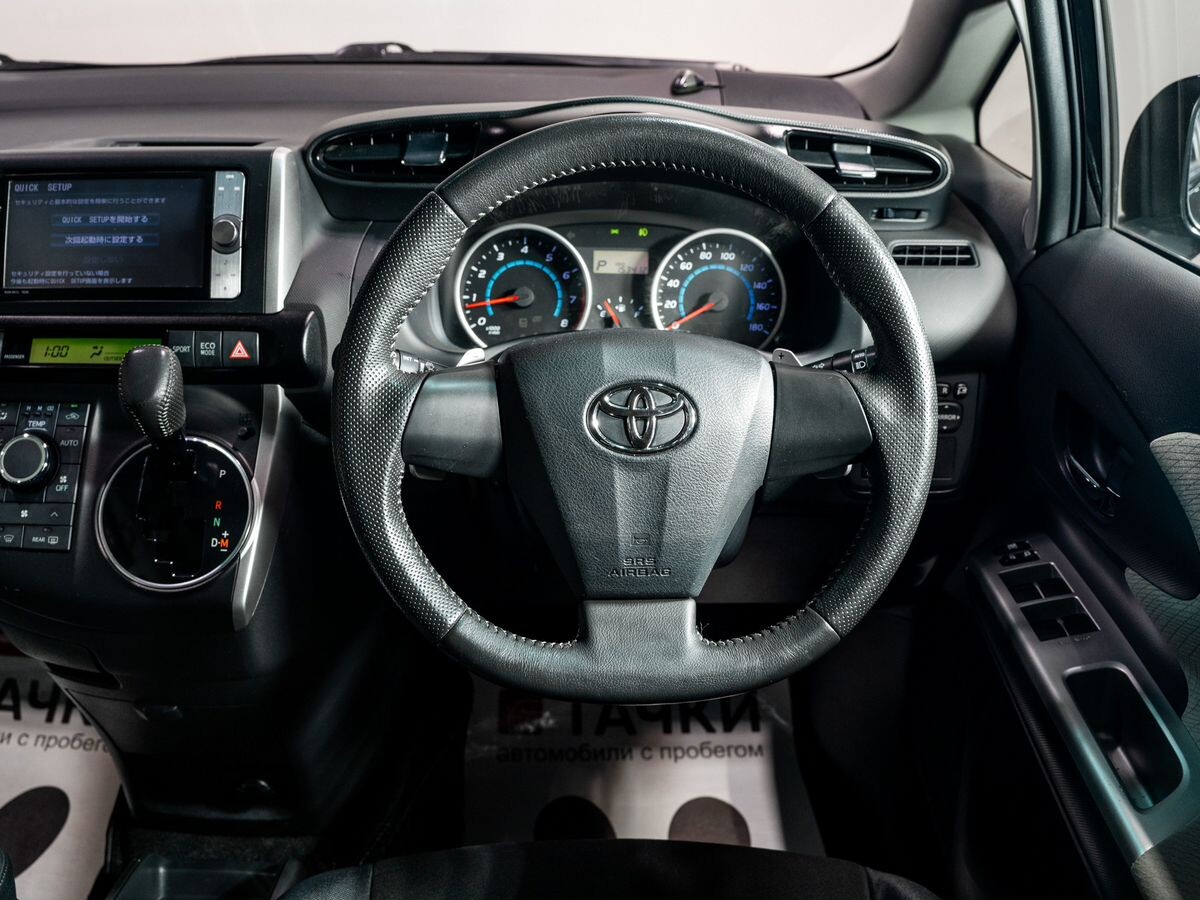 Toyota Wish 2012 - фото автомобиля