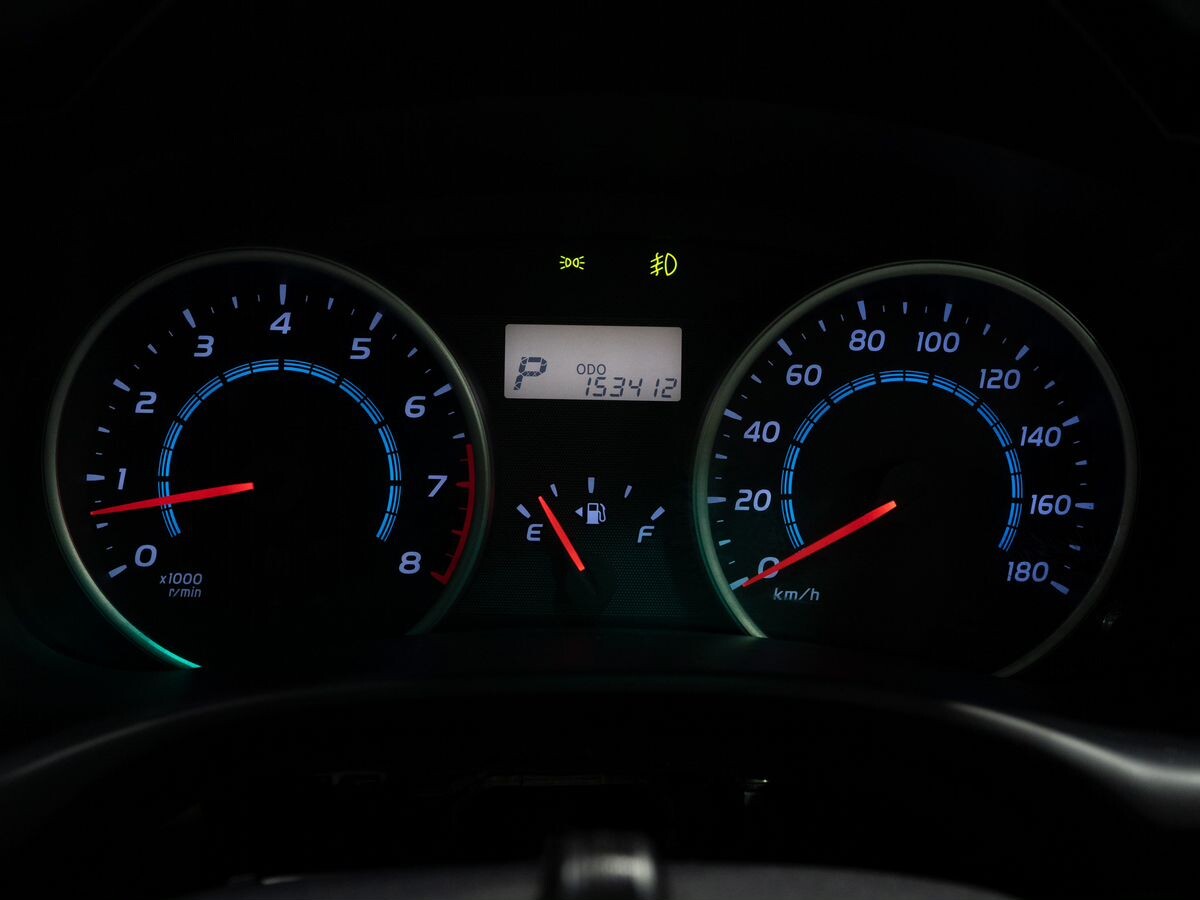 Toyota Wish 2012 - фото автомобиля