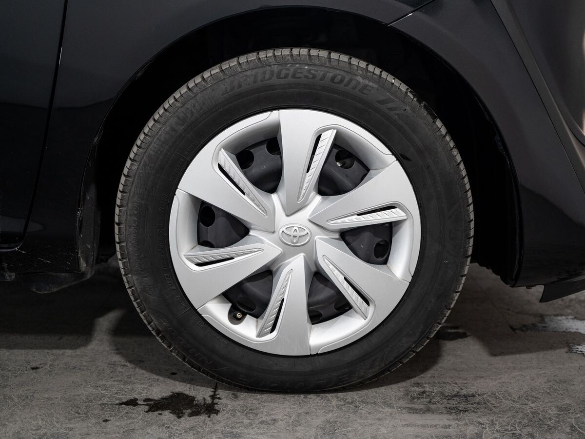 Toyota Sienta 2021 - фото автомобиля