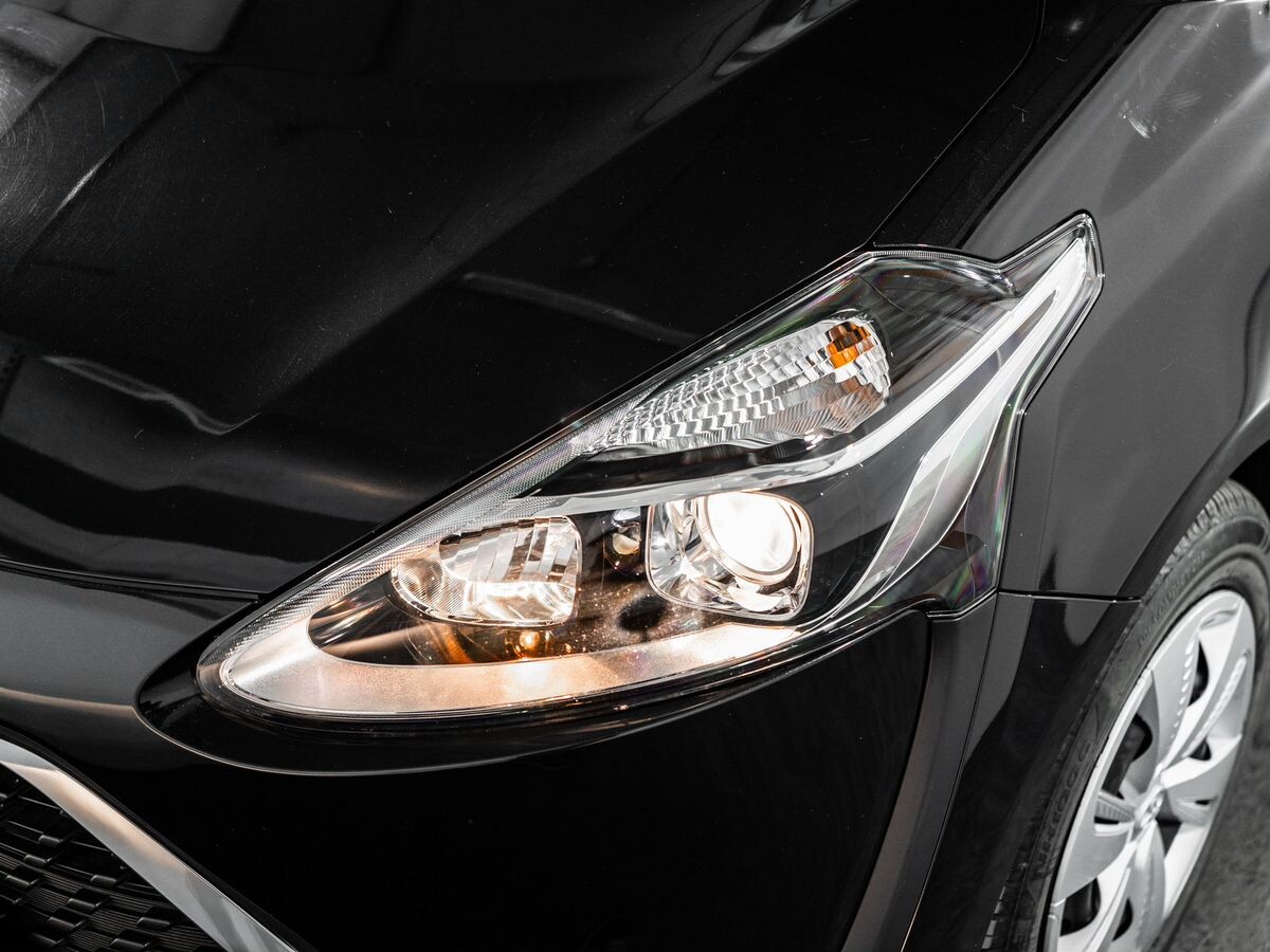 Toyota Sienta 2021 - фото автомобиля