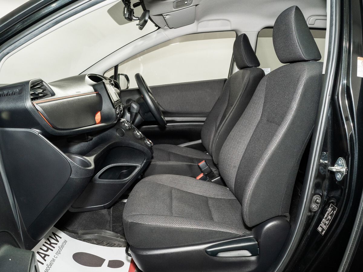 Toyota Sienta 2021 - фото автомобиля