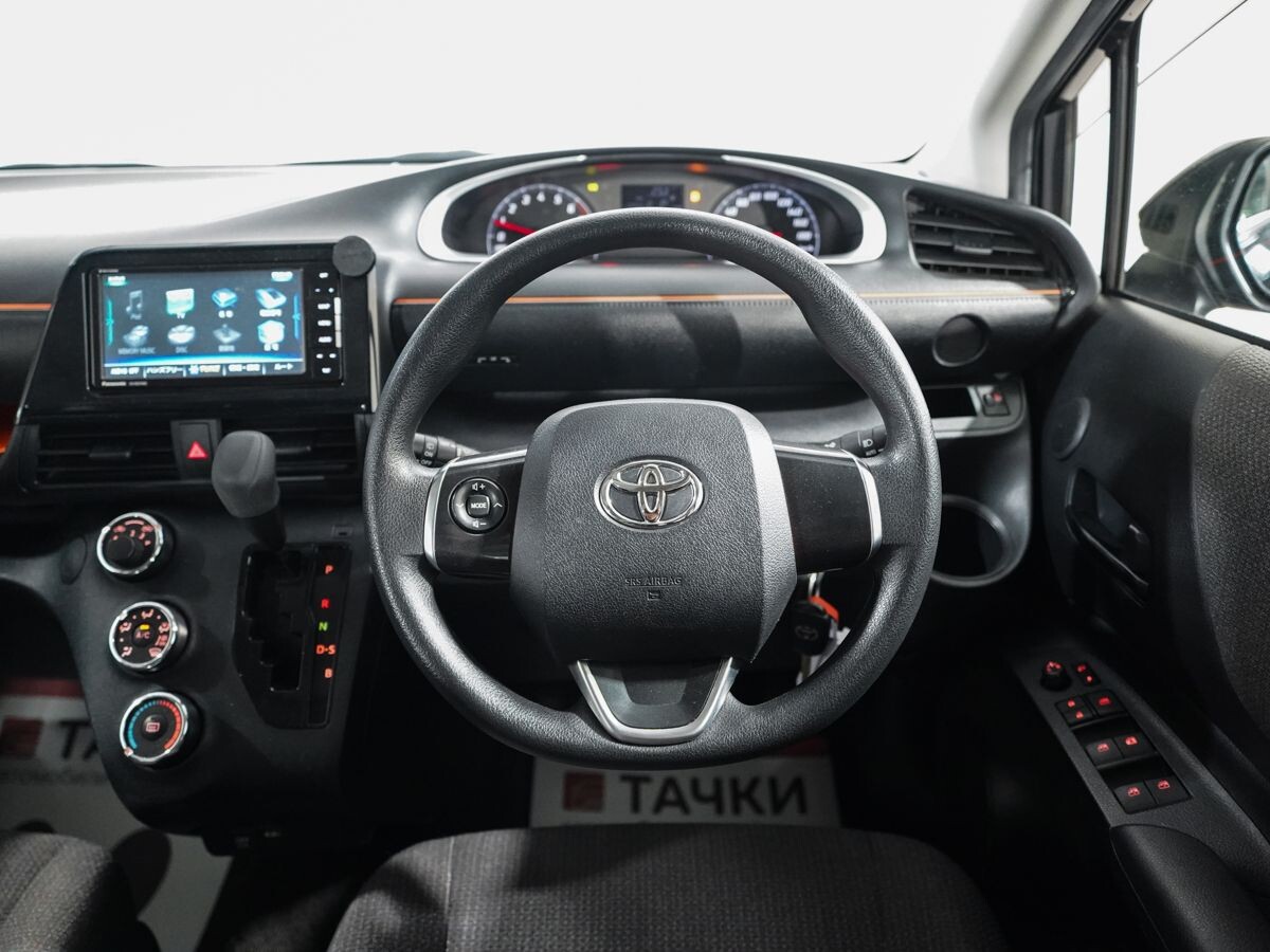 Toyota Sienta 2021 - фото автомобиля