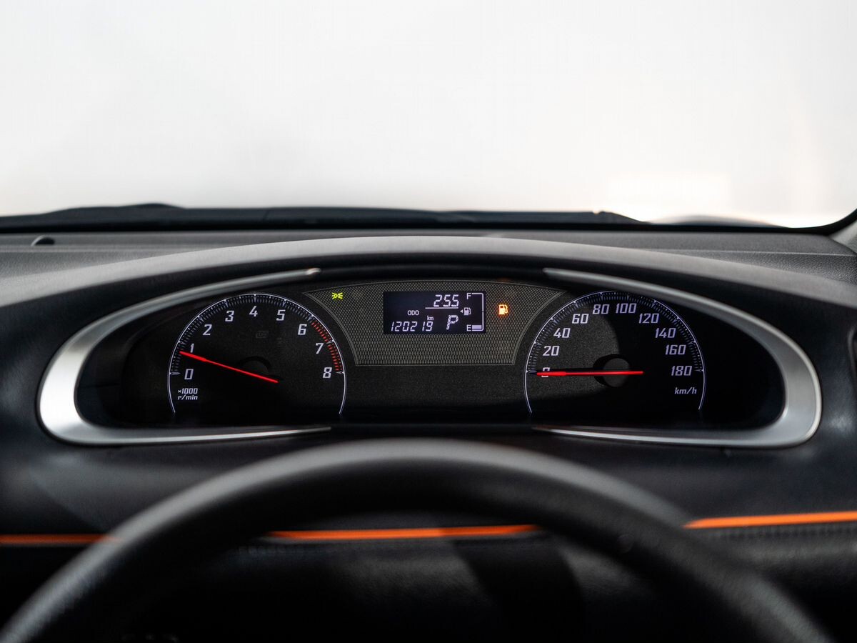 Toyota Sienta 2021 - фото автомобиля