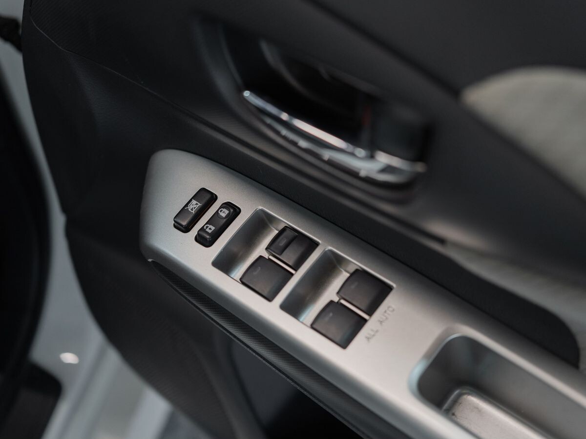 Toyota Wish 2010 - фото автомобиля