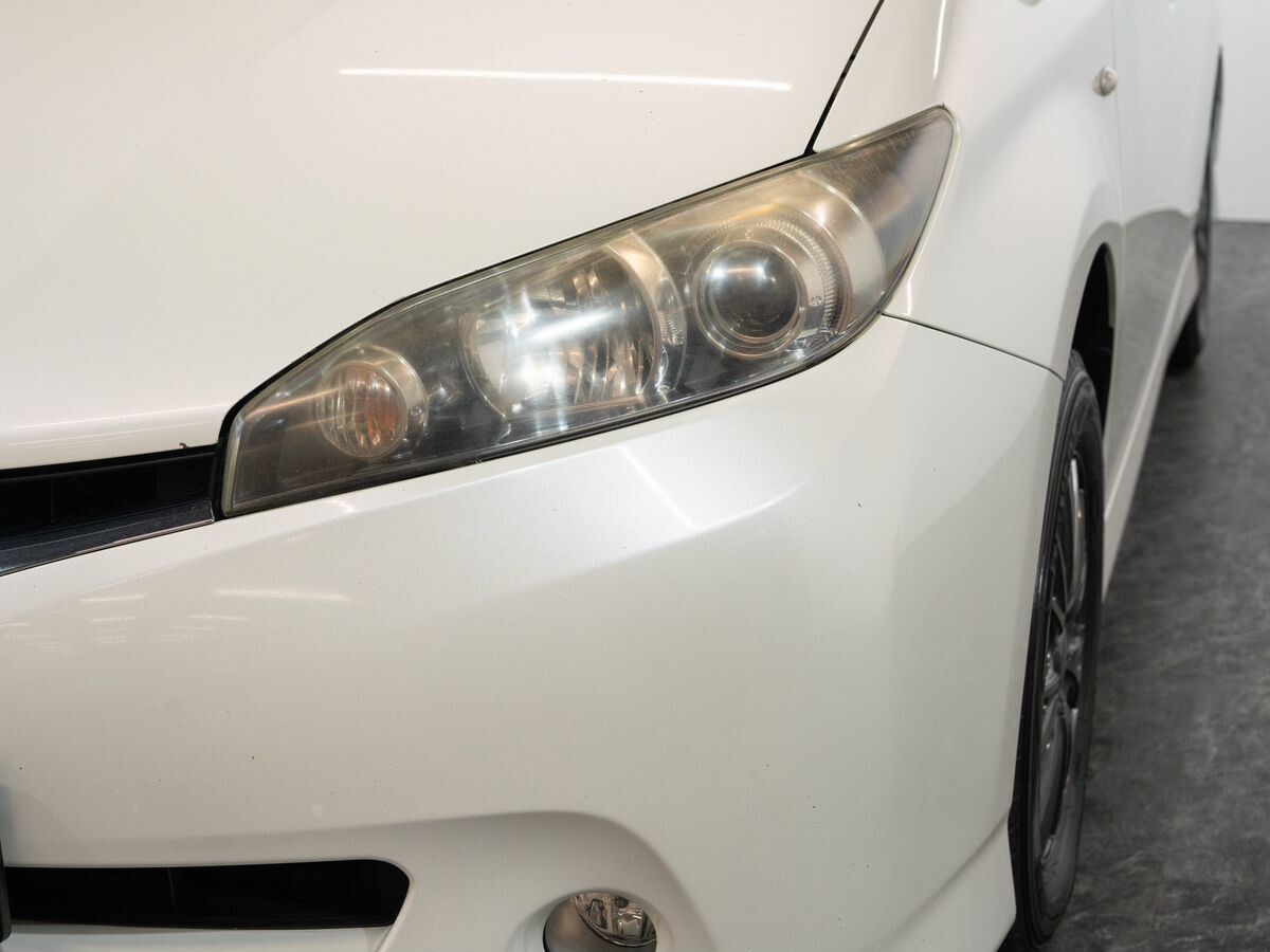 Toyota Wish 2010 - фото автомобиля