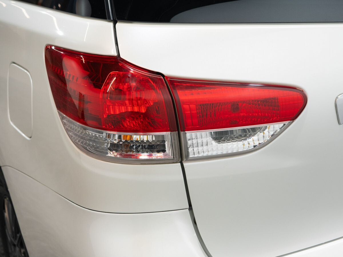 Toyota Wish 2010 - фото автомобиля