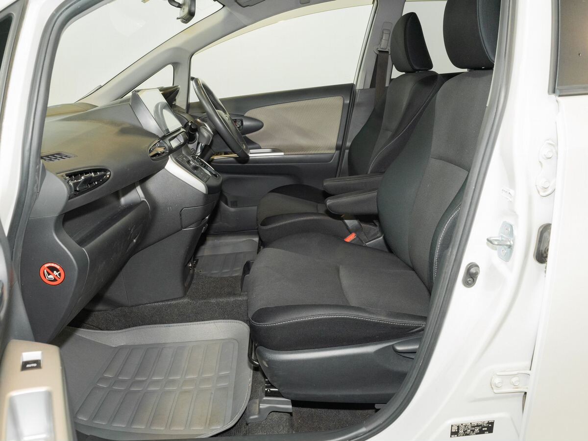 Toyota Wish 2010 - фото автомобиля